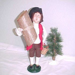 Byers Choice Caroler Colonial Wiliamsburg Man with YULE LOG Signed and FREE TREE